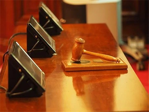 上海市《關于辦理虛假訴訟刑事案件適用法律若干問題的解釋》