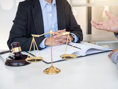 我的車停在居民樓樓下被冰溜子砸了歸不歸物業(yè)管